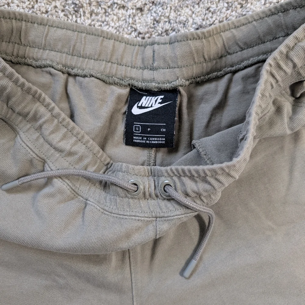Nike Olive Green Athletic Shorts - Picture 3 of 5
